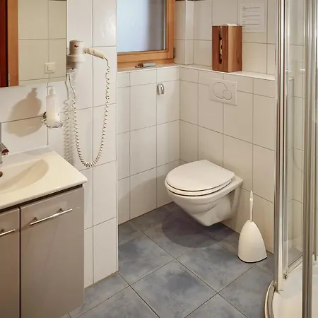 ハウス ミシャベル アパート